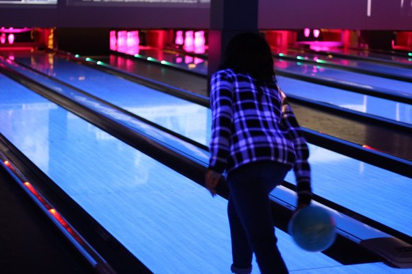 Découvrez les meilleures pistes de bowling à lyon pour les familles